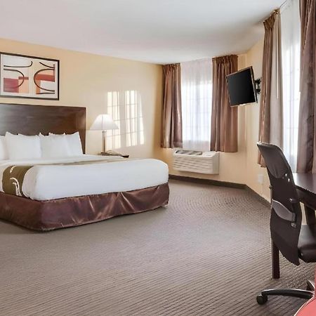 Quality Inn & Suites Arbor Екстер'єр фото