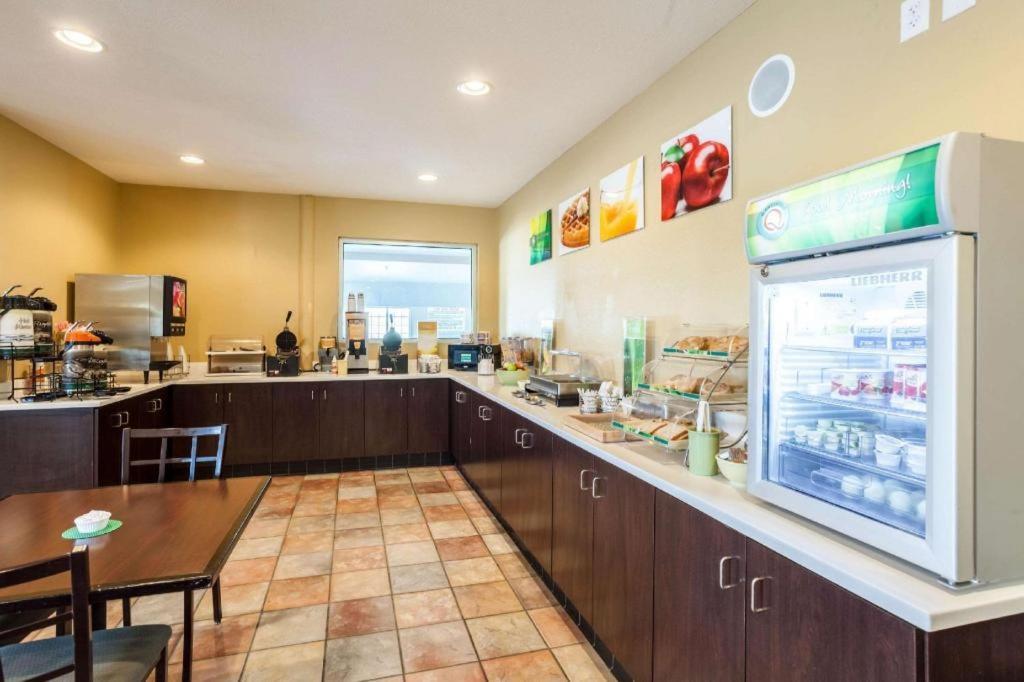 Quality Inn & Suites Arbor Екстер'єр фото
