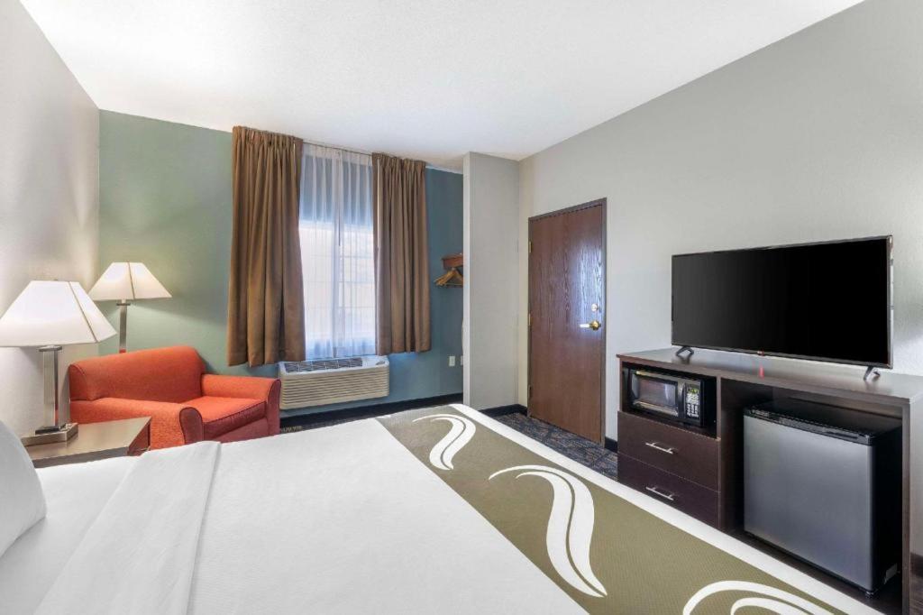 Quality Inn & Suites Arbor Екстер'єр фото