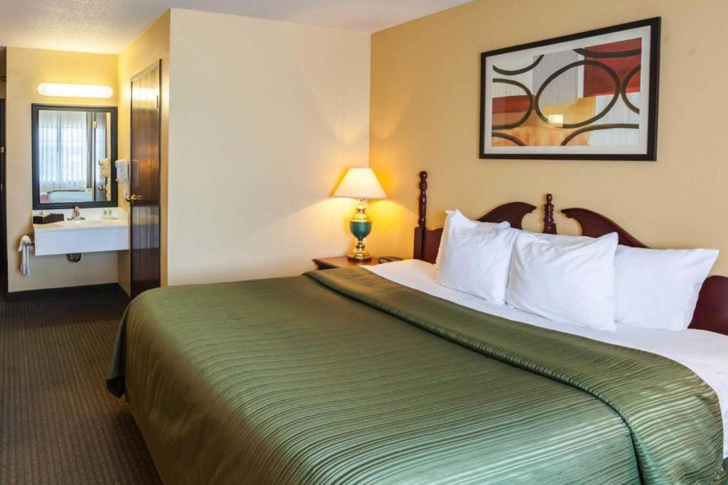 Quality Inn & Suites Arbor Екстер'єр фото