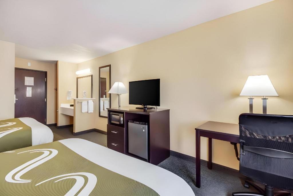 Quality Inn & Suites Arbor Екстер'єр фото