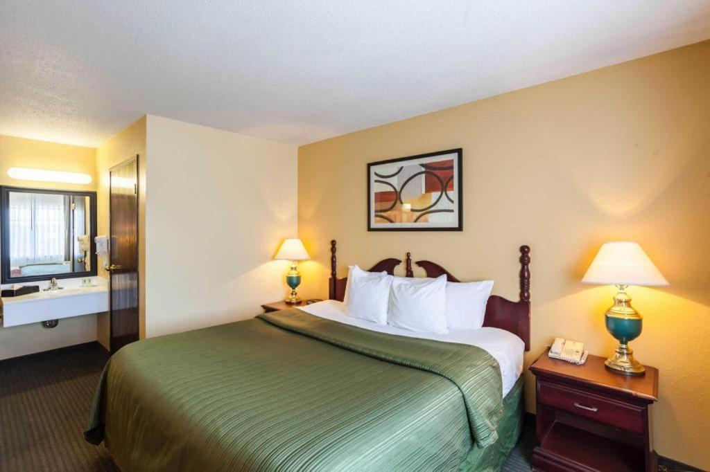 Quality Inn & Suites Arbor Екстер'єр фото