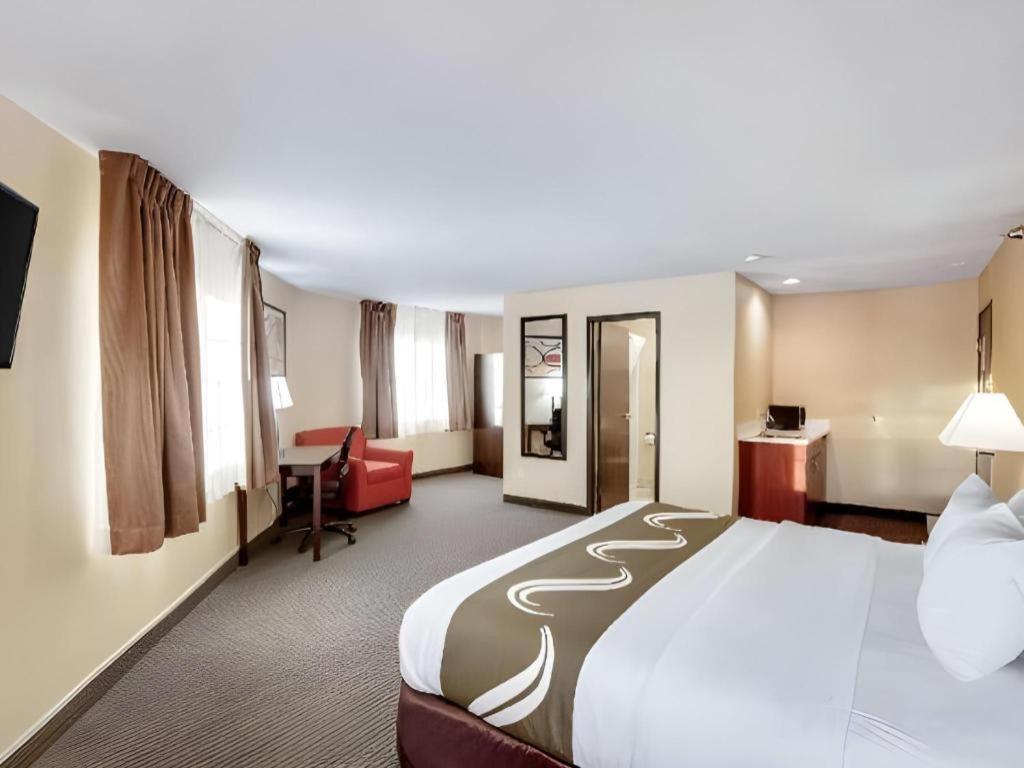 Quality Inn & Suites Arbor Екстер'єр фото