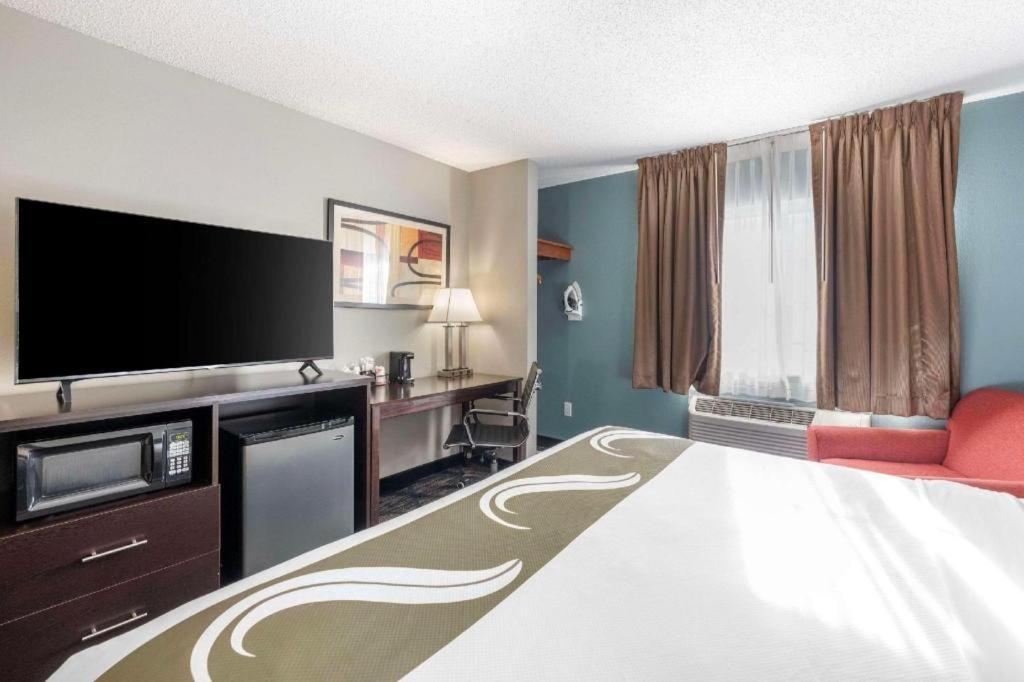 Quality Inn & Suites Arbor Екстер'єр фото