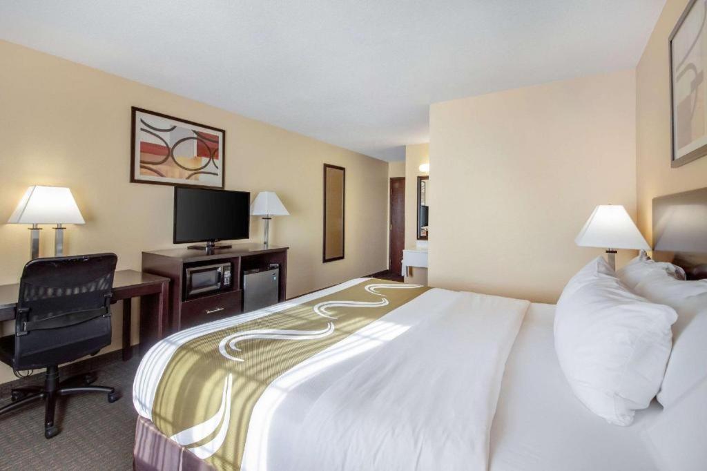 Quality Inn & Suites Arbor Екстер'єр фото