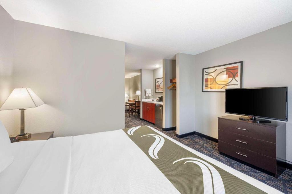 Quality Inn & Suites Arbor Екстер'єр фото