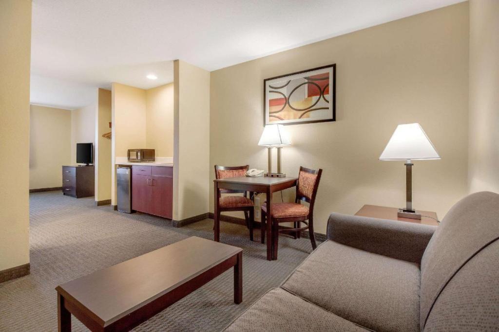 Quality Inn & Suites Arbor Екстер'єр фото