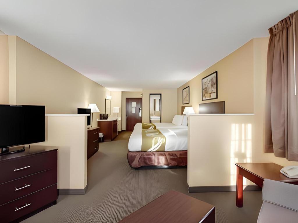 Quality Inn & Suites Arbor Екстер'єр фото