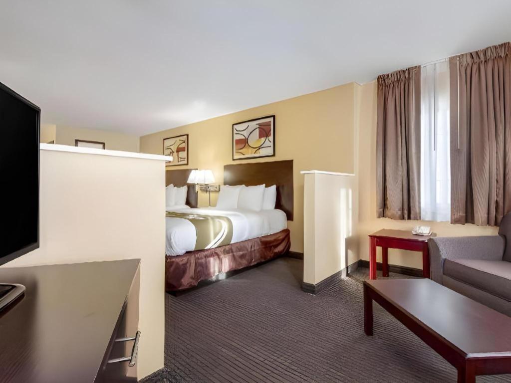 Quality Inn & Suites Arbor Екстер'єр фото