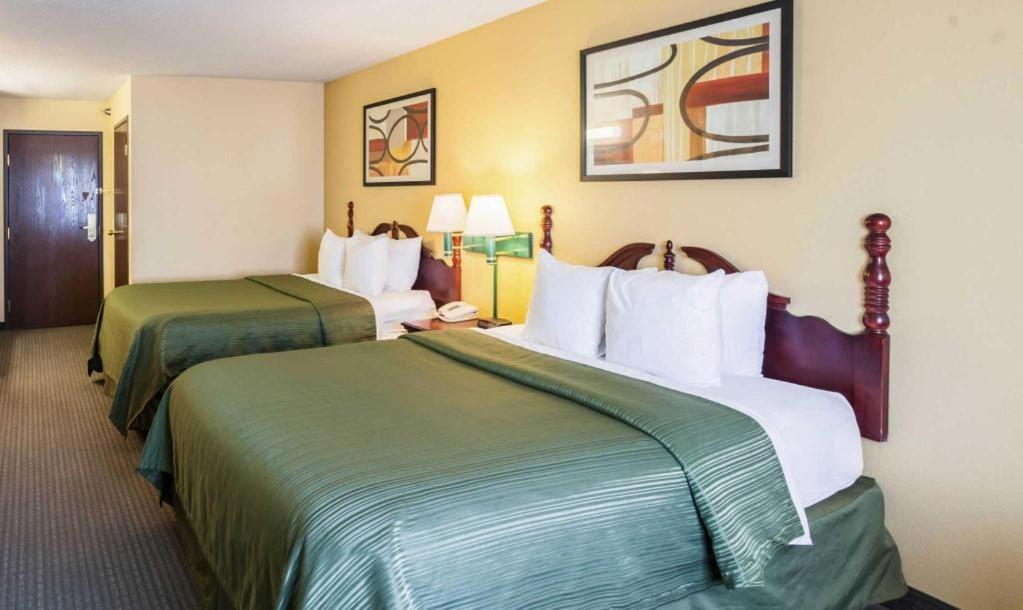 Quality Inn & Suites Arbor Екстер'єр фото