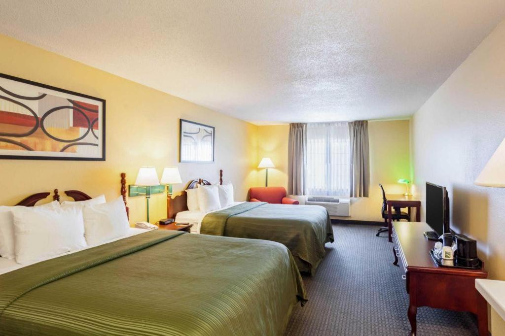 Quality Inn & Suites Arbor Екстер'єр фото