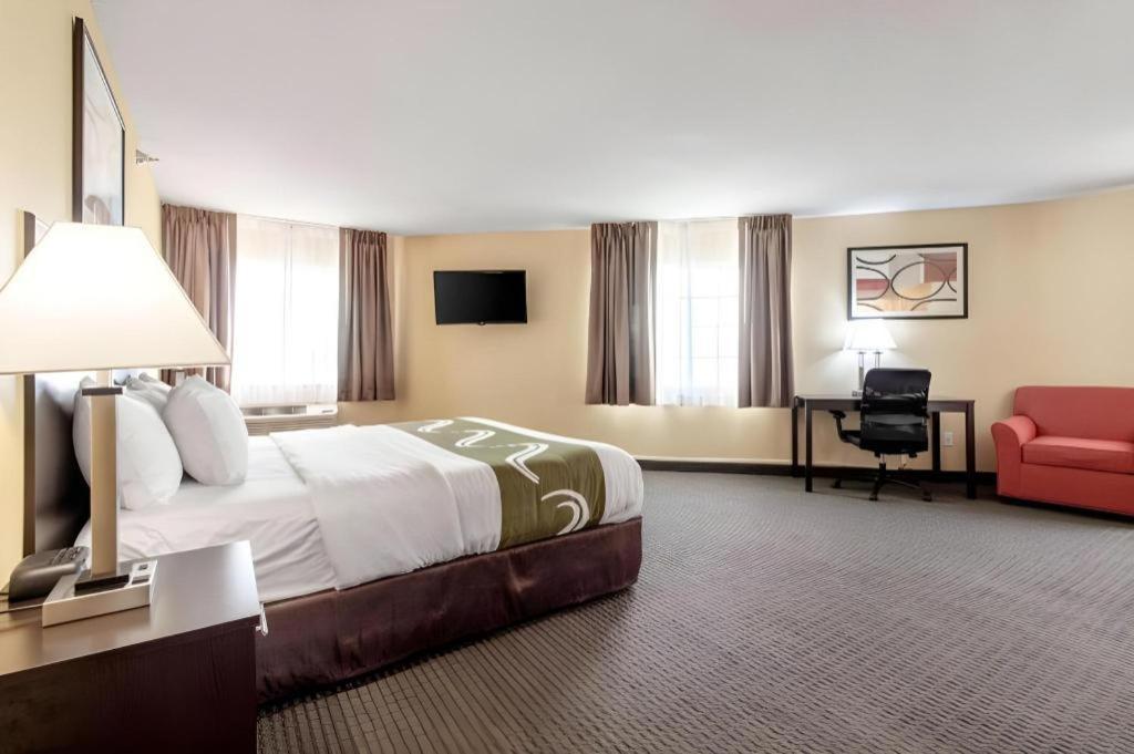 Quality Inn & Suites Arbor Екстер'єр фото