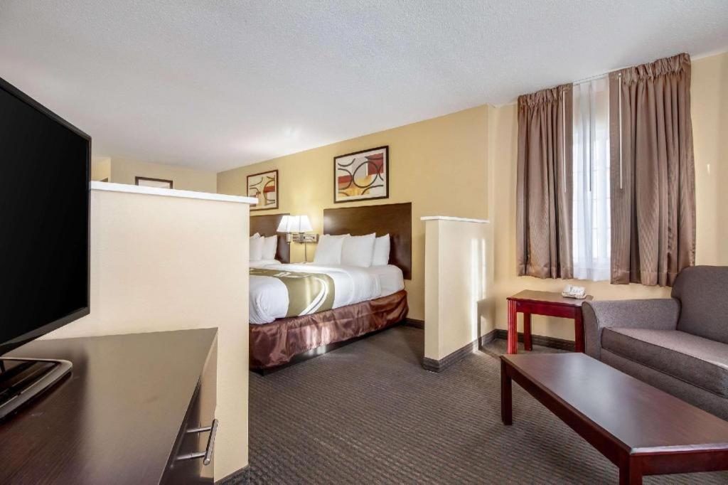 Quality Inn & Suites Arbor Екстер'єр фото