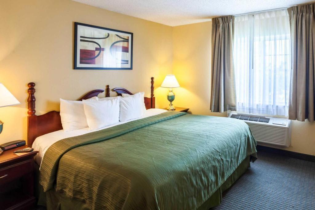 Quality Inn & Suites Arbor Екстер'єр фото