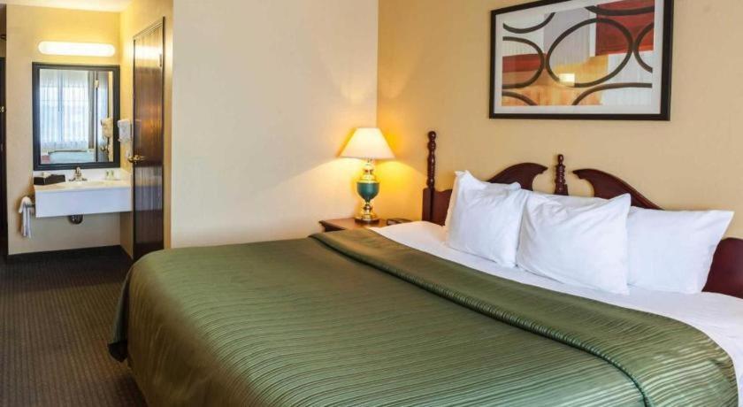 Quality Inn & Suites Arbor Екстер'єр фото