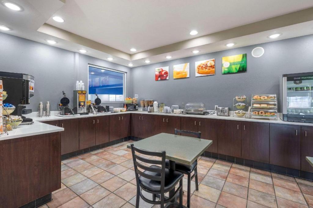 Quality Inn & Suites Arbor Екстер'єр фото